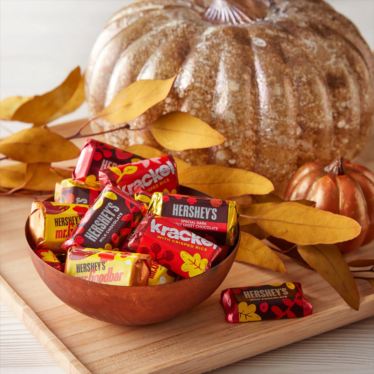 Hershey's Miniatures Assorted Chocolate Halloween Candy, Bag 9.9 oz